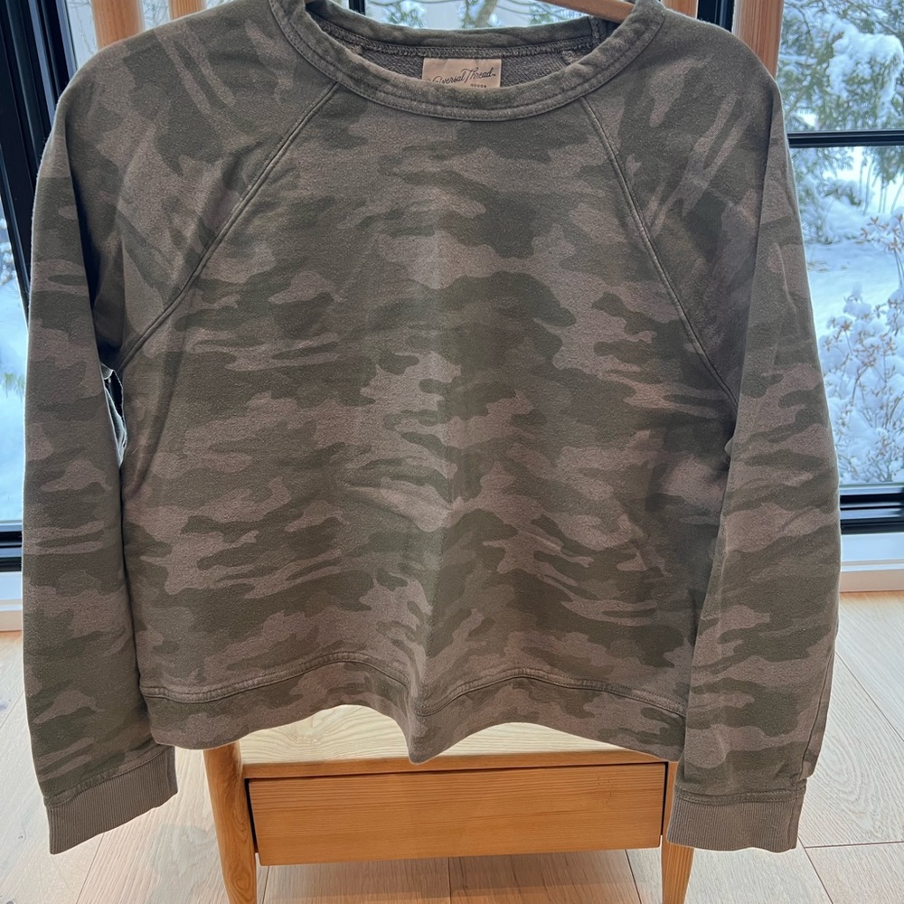 Universal Thread Olive Green Camo Sweatshirt Size… - image 1